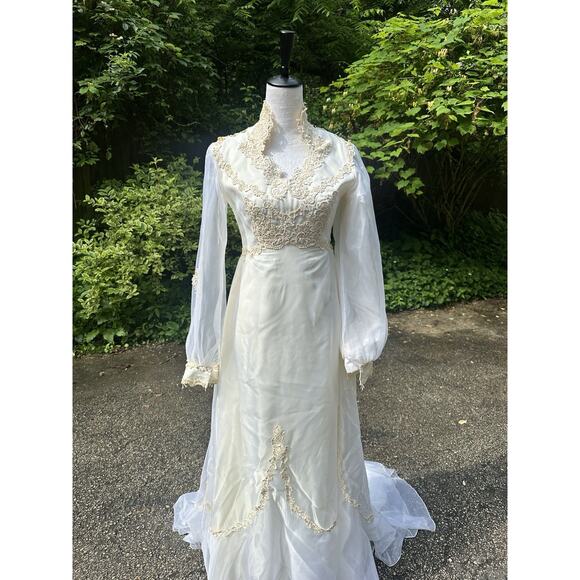 Vintage Lace Bohemian Bridal Gown Dress Size M Train 1960s-70s Wedding Dress - Picture 3 of 16